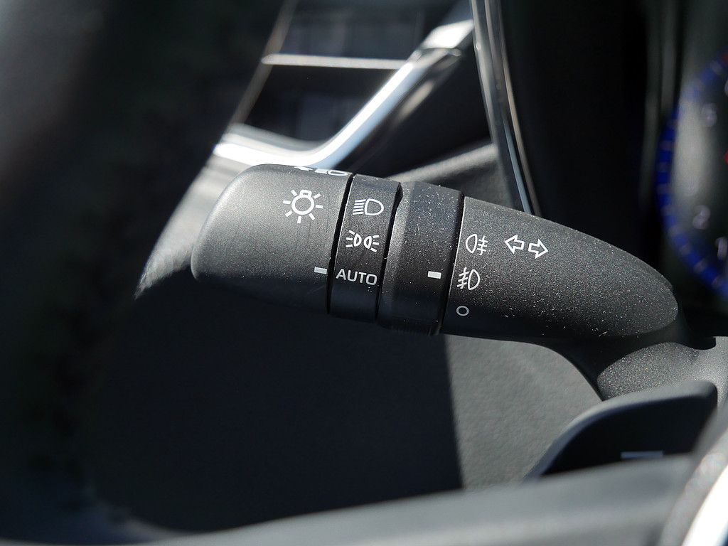 Fahrzeugansicht TOYOTA Corolla Touring Sports 2.0 Hybrid Team D - Bild 21