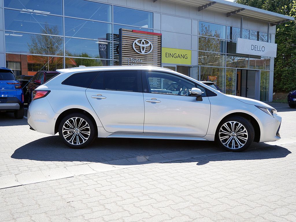 Fahrzeugansicht TOYOTA Corolla Touring Sports 2.0 Hybrid Team D - Bild 23