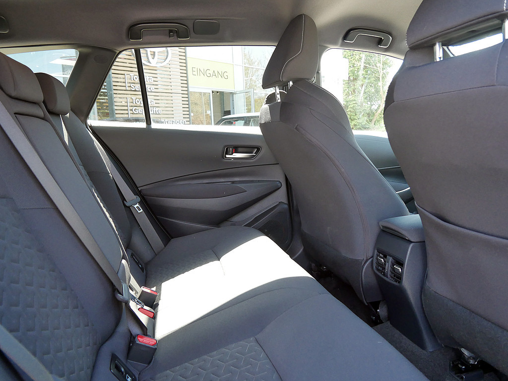Fahrzeugansicht TOYOTA Corolla Touring Sports 2.0 Hybrid Team D - Bild 34