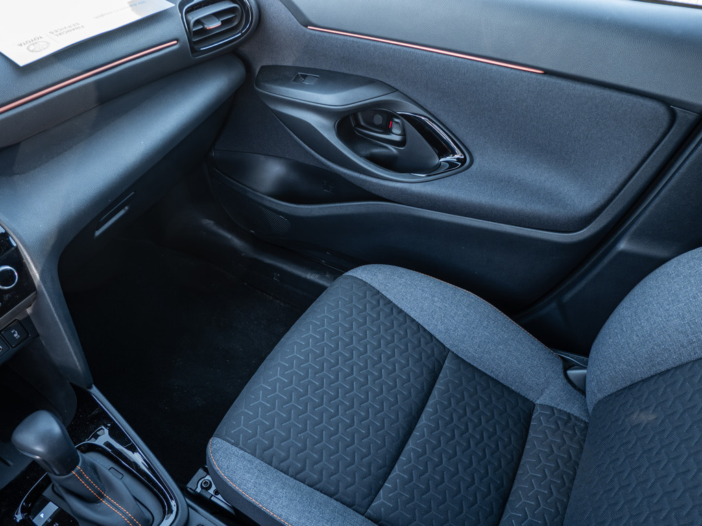 Fahrzeugansicht TOYOTA Yaris Cross Hybrid 4x2 Spicy Edition - Bild 18