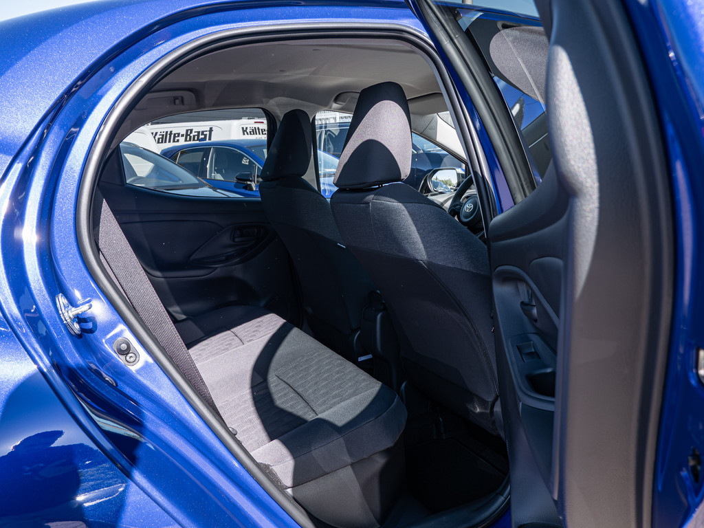 Fahrzeugansicht TOYOTA Yaris 1.5 Hybrid Teamplayer - Bild 2