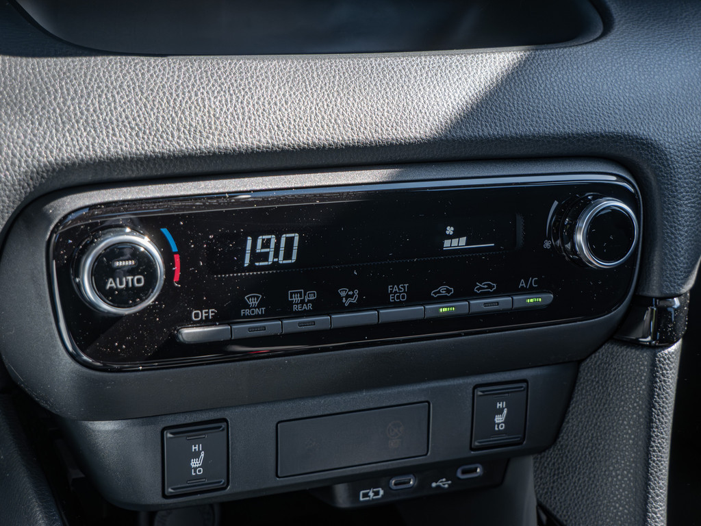 Fahrzeugansicht TOYOTA Yaris 1.5 Hybrid Teamplayer - Bild 13