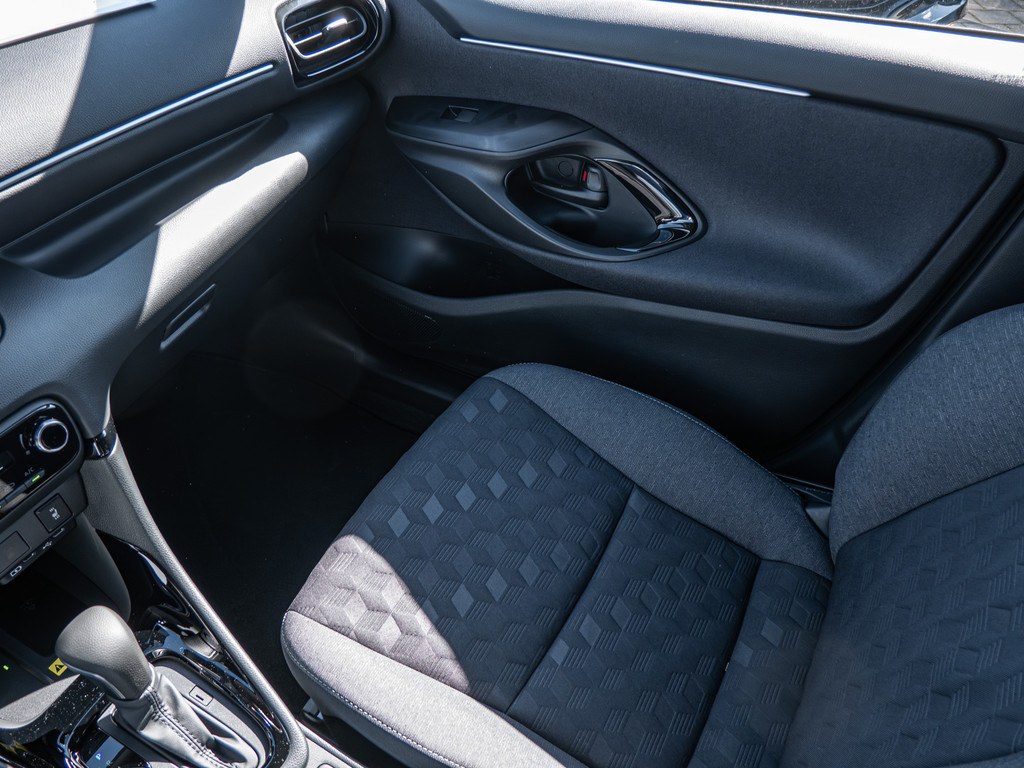 Fahrzeugansicht TOYOTA Yaris 1.5 Hybrid Teamplayer - Bild 18
