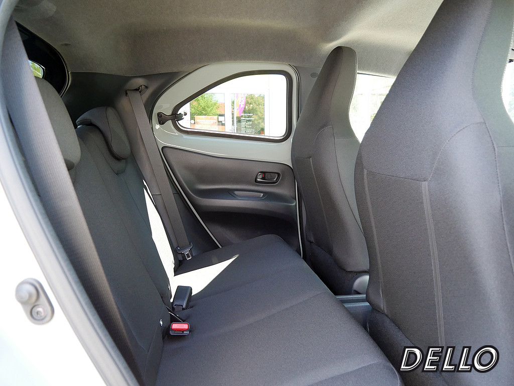 Fahrzeugansicht TOYOTA Aygo X 1.5 Hybrid Teamplayer - Bild 32