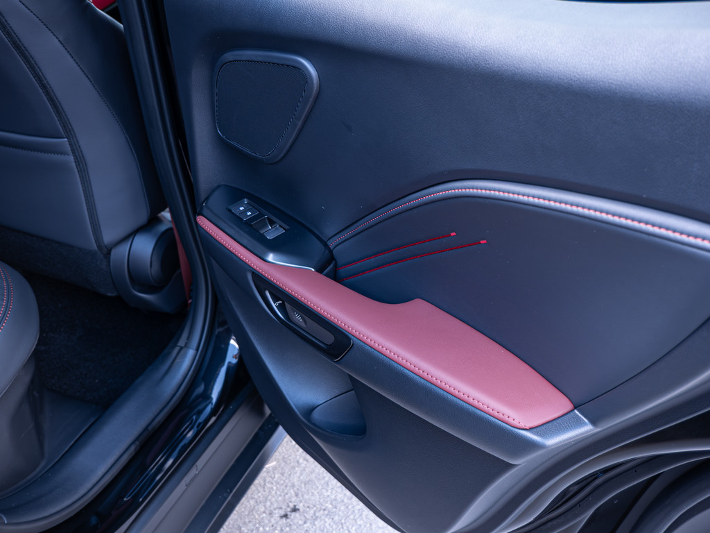 Fahrzeugansicht LEXUS LBX Vibrant Edition - Bild 11