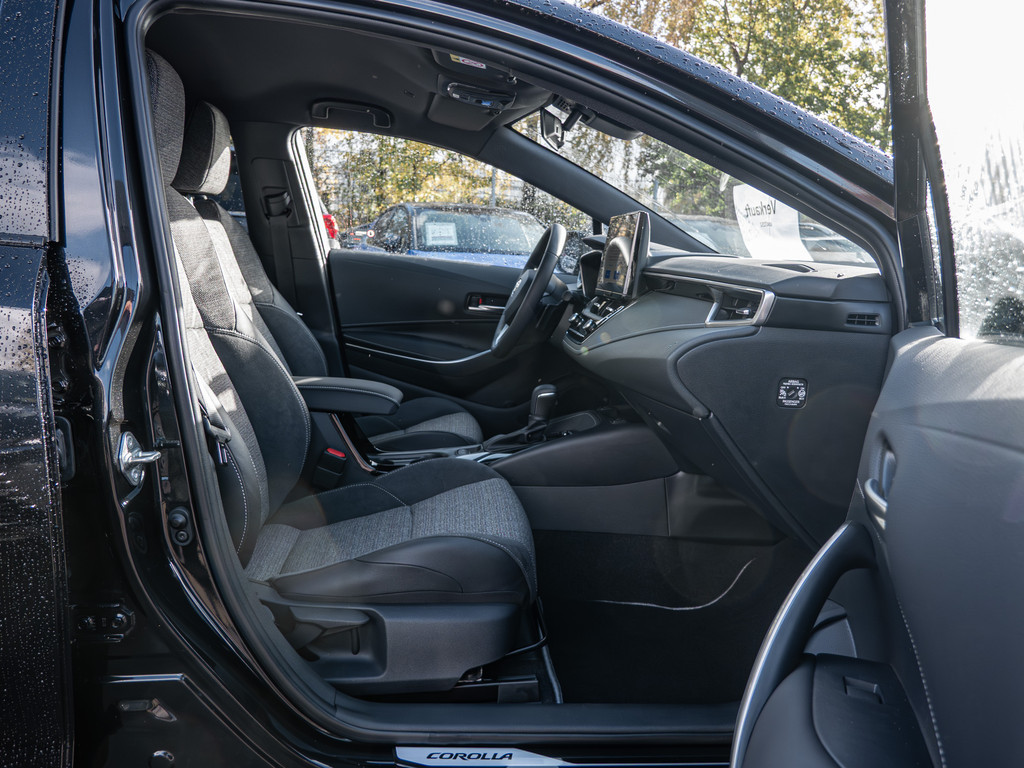 Fahrzeugansicht TOYOTA Corolla Touring Sports 2.0 Hybrid Team Deutschland - Bild 2