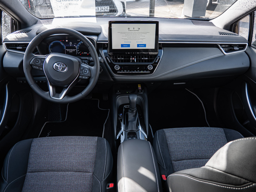 Fahrzeugansicht TOYOTA Corolla Touring Sports 2.0 Hybrid Team Deutschland - Bild 4