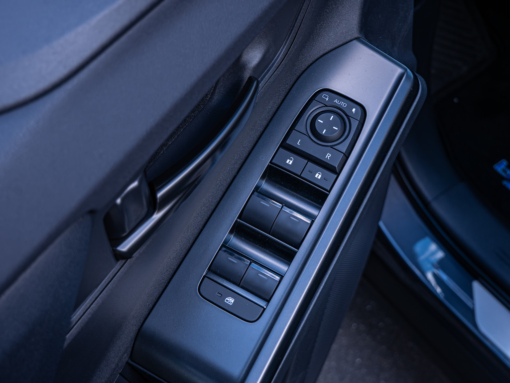 Fahrzeugansicht TOYOTA C-HR 2.0 Plug-In Hybrid FWD Teamplayer - Bild 20