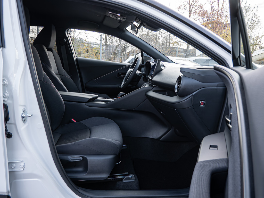 Fahrzeugansicht TOYOTA C-HR 2.0 Plug-In Hybrid FWD Teamplayer - Bild 5