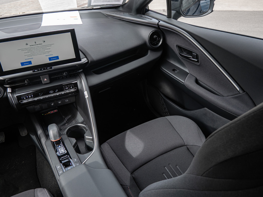 Fahrzeugansicht TOYOTA C-HR 2.0 Plug-In Hybrid FWD Teamplayer - Bild 2