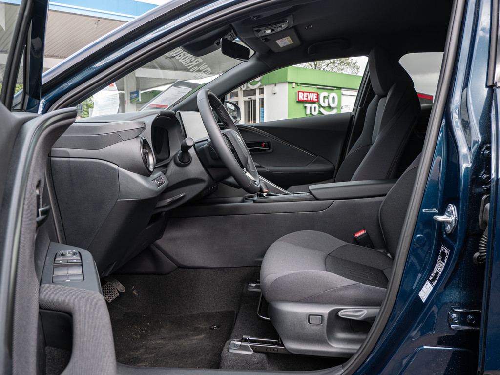 Fahrzeugansicht TOYOTA C-HR 2.0 Plug-In Hybrid FWD Teamplayer - Bild 8