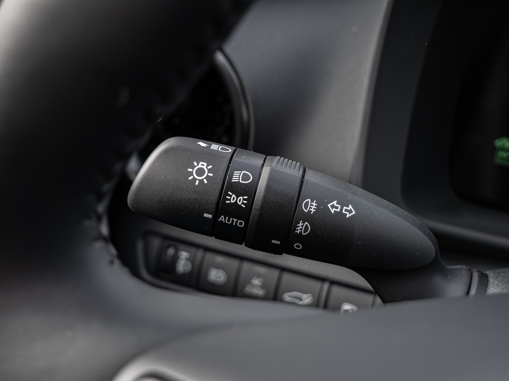 Fahrzeugansicht TOYOTA C-HR 2.0 Plug-In Hybrid FWD Teamplayer - Bild 24