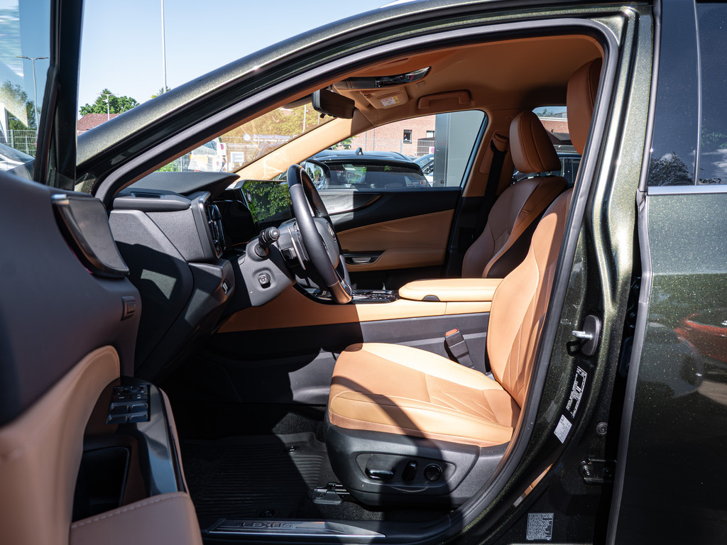 Fahrzeugansicht LEXUS NX 450h + Luxury - Bild 2