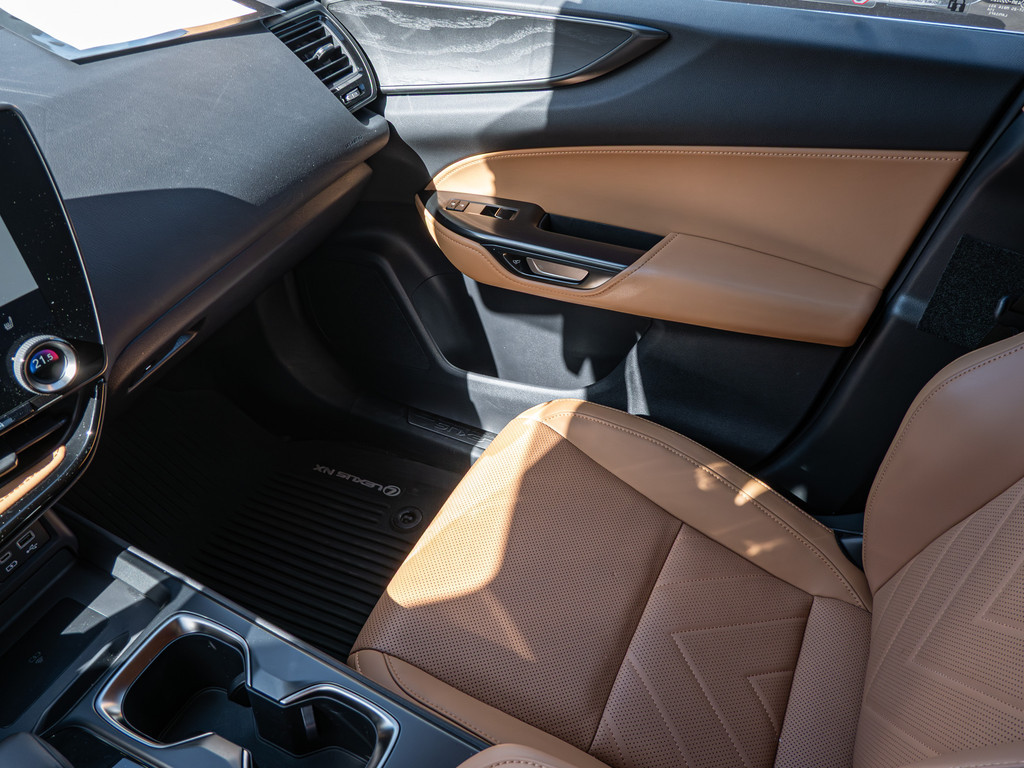 Fahrzeugansicht LEXUS NX 450h + Luxury - Bild 24