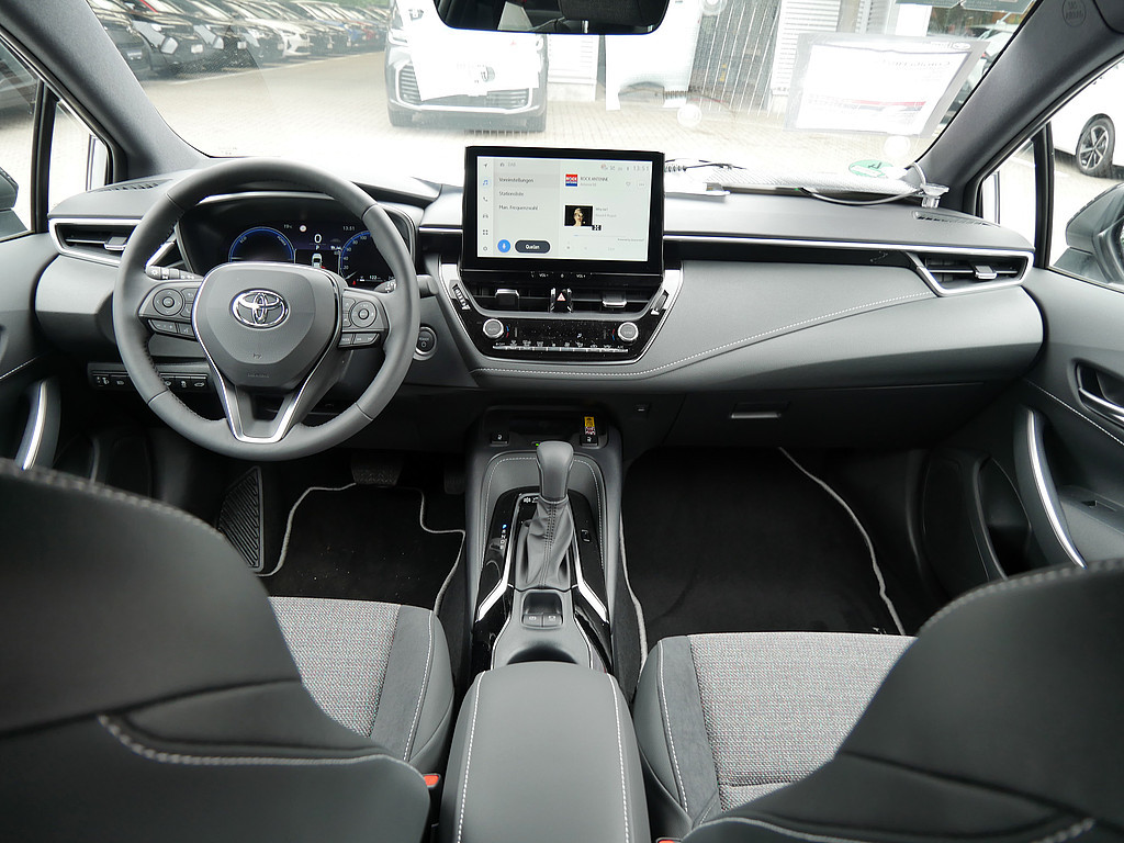 Fahrzeugansicht TOYOTA Corolla TS 1.8 Hybrid Teamplayer - Bild 2