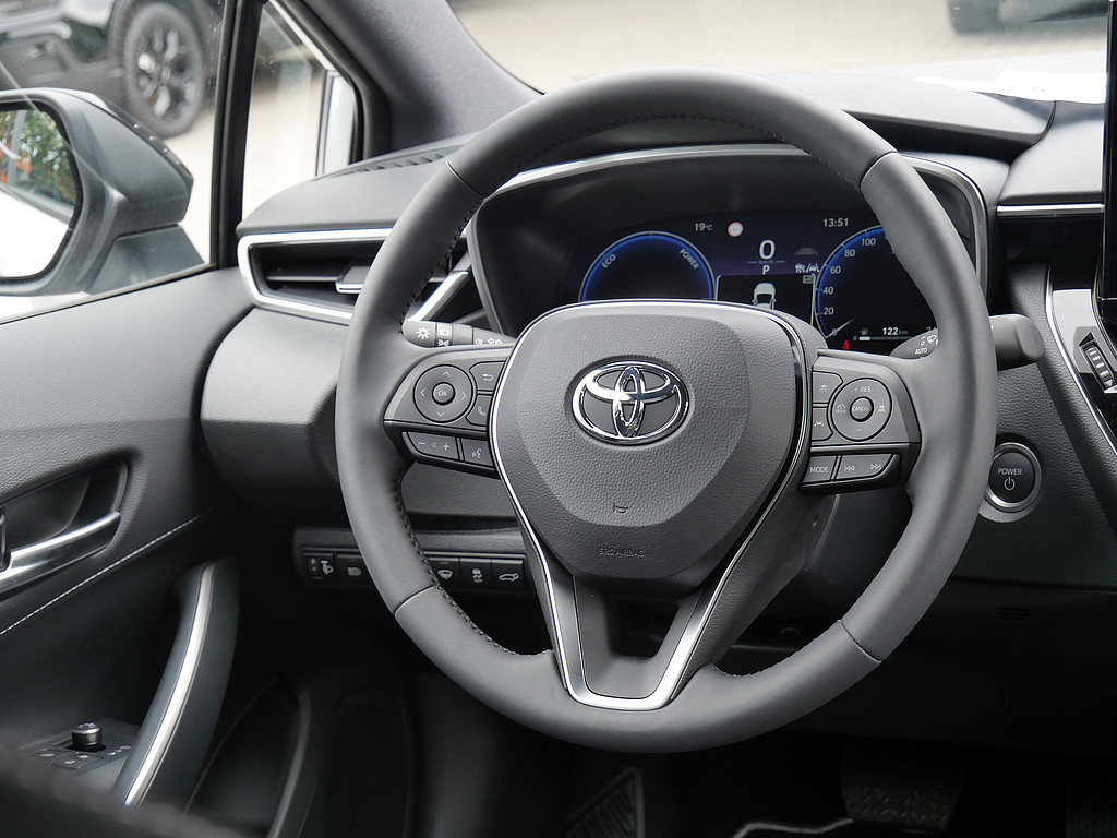 Fahrzeugansicht TOYOTA Corolla TS 1.8 Hybrid Teamplayer - Bild 3