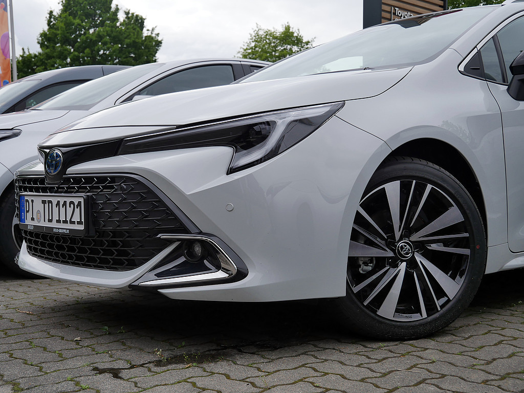 Fahrzeugansicht TOYOTA Corolla TS 1.8 Hybrid Teamplayer - Bild 34