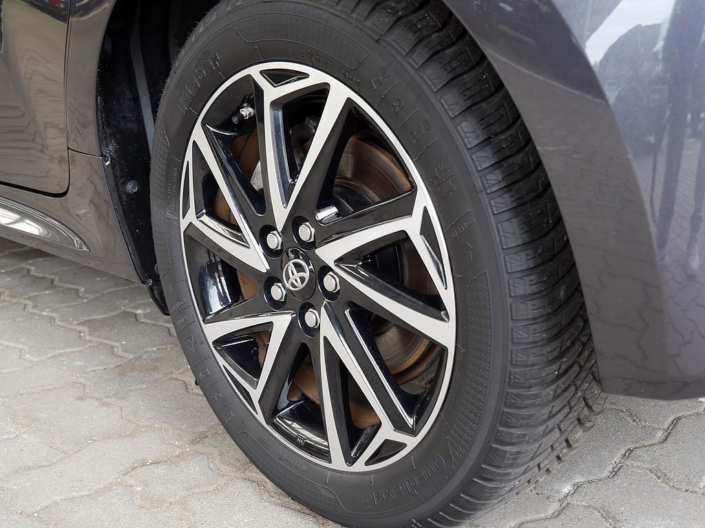Fahrzeugansicht TOYOTA Yaris Hybrid 1.5 VVT-i Team D - Bild 3