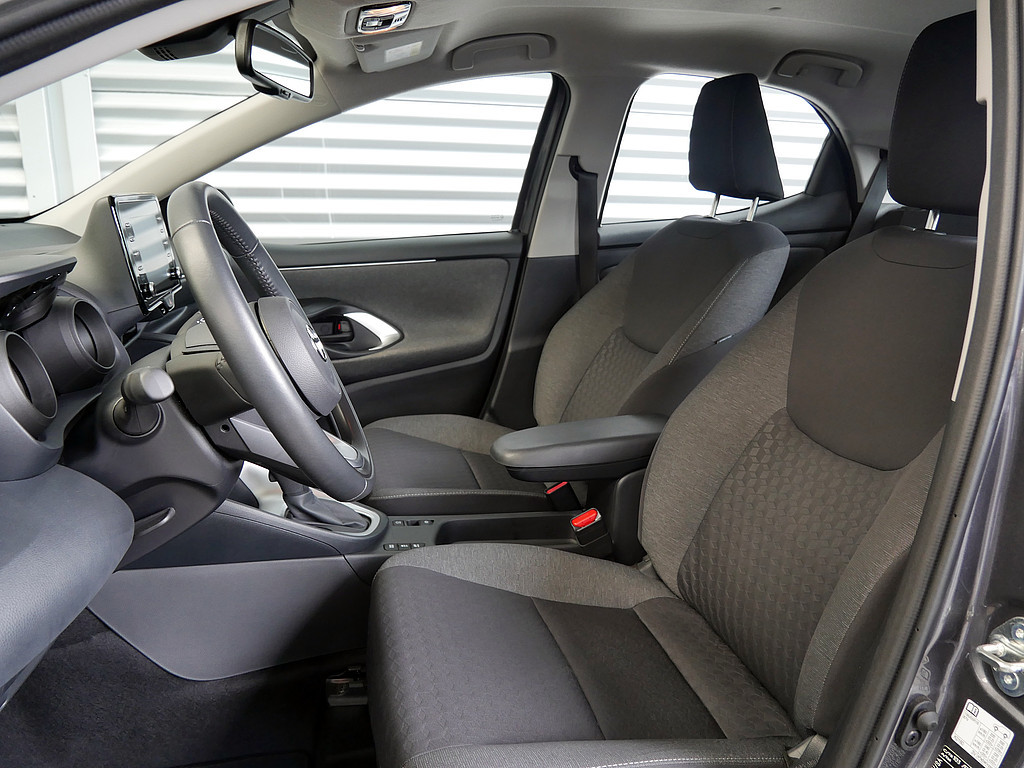 Fahrzeugansicht TOYOTA Yaris Hybrid 1.5 VVT-i Team D - Bild 7