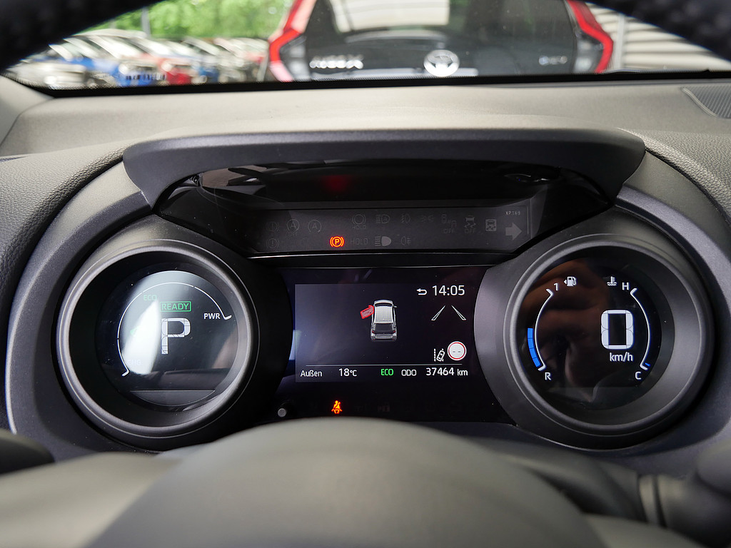 Fahrzeugansicht TOYOTA Yaris Hybrid 1.5 VVT-i Team D - Bild 14