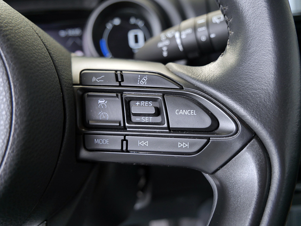Fahrzeugansicht TOYOTA Yaris Hybrid 1.5 VVT-i Team D - Bild 16