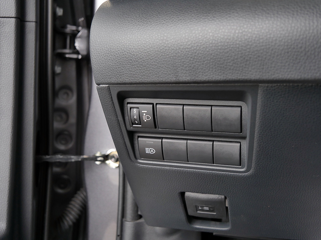 Fahrzeugansicht TOYOTA Yaris Hybrid 1.5 VVT-i Team D - Bild 18