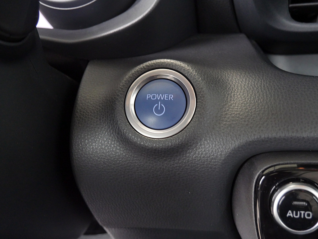 Fahrzeugansicht TOYOTA Yaris Hybrid 1.5 VVT-i Team D - Bild 19