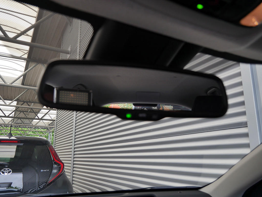 Fahrzeugansicht TOYOTA Yaris Hybrid 1.5 VVT-i Team D - Bild 20