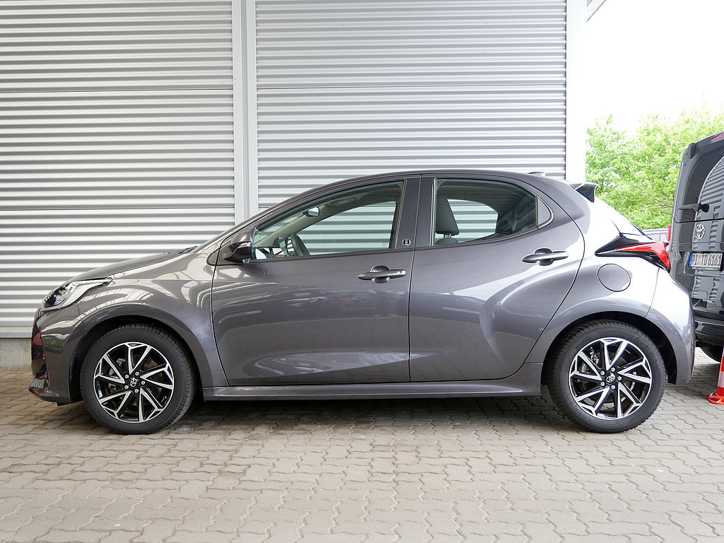 Fahrzeugansicht TOYOTA Yaris Hybrid 1.5 VVT-i Team D - Bild 23