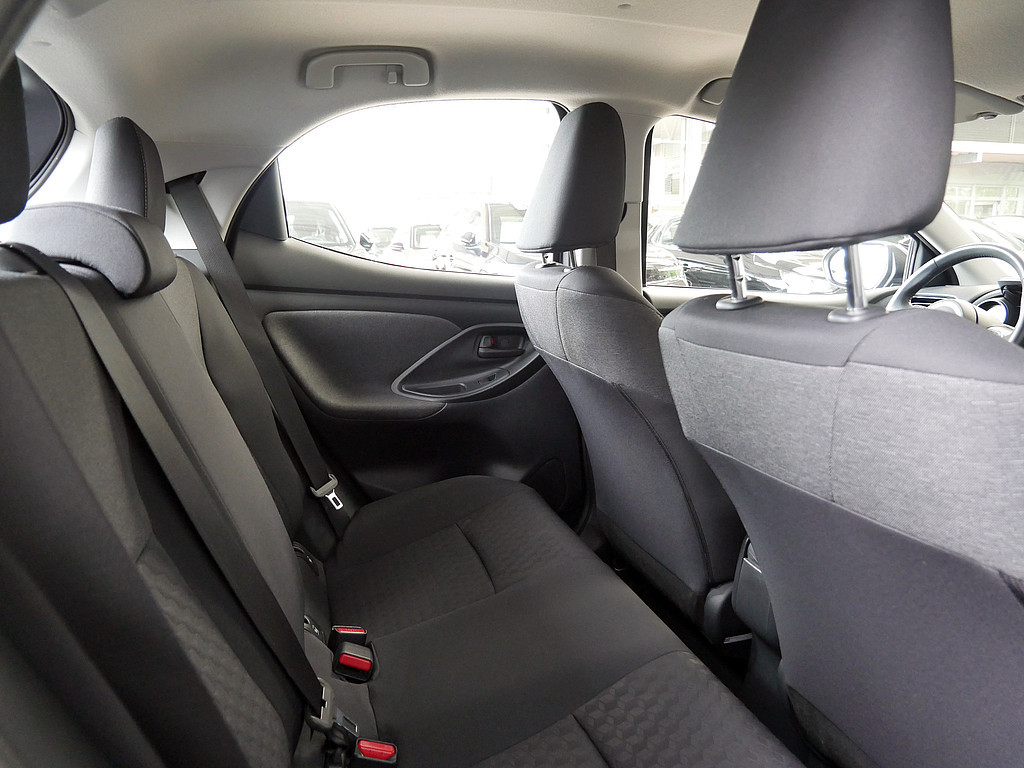 Fahrzeugansicht TOYOTA Yaris Hybrid 1.5 VVT-i Team D - Bild 28