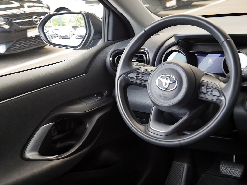 Fahrzeugansicht TOYOTA Yaris Hybrid 1.5 VVT-i Team D - Bild 30