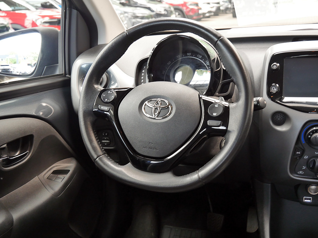 Fahrzeugansicht TOYOTA Aygo 1.0 X-play Club - Bild 2
