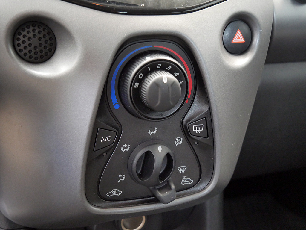 Fahrzeugansicht TOYOTA Aygo 1.0 X-play Club - Bild 11