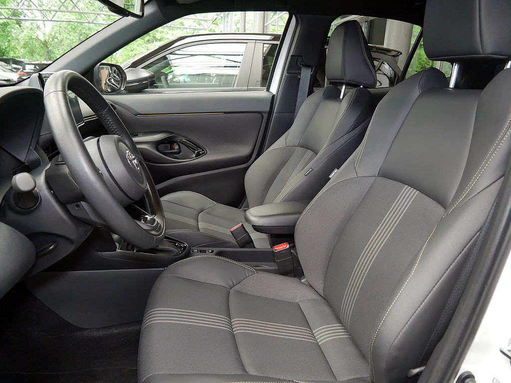 Fahrzeugansicht TOYOTA Yaris Cross Hybrid 1.5 VVT-i Adventure - Bild 10