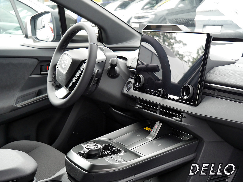 Fahrzeugansicht TOYOTA C-HR+ 165 kW Teamplayer - Bild 32