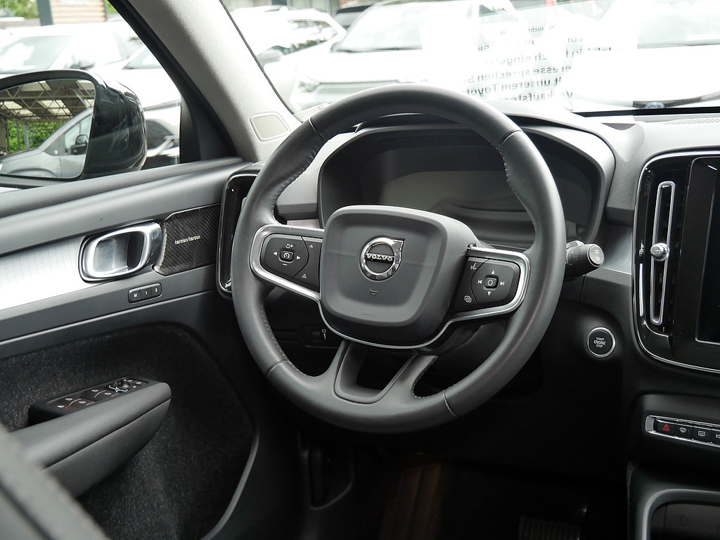 Fahrzeugansicht VOLVO XC40 T4 Momentum - Bild 2