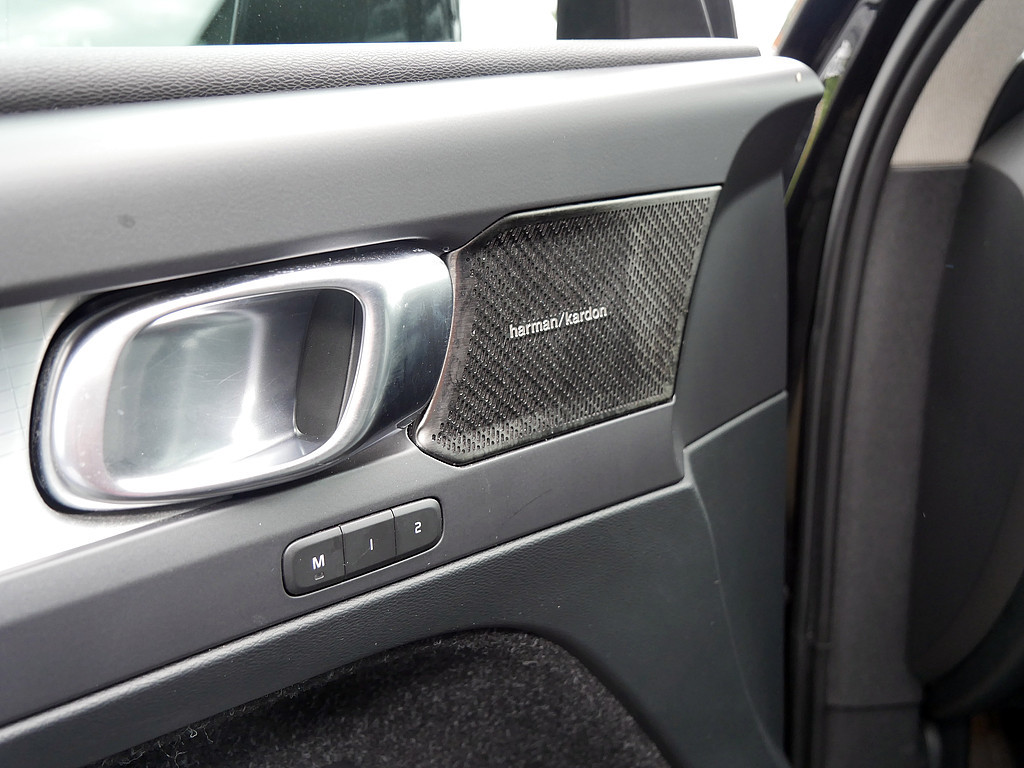 Fahrzeugansicht VOLVO XC40 T4 Momentum - Bild 6