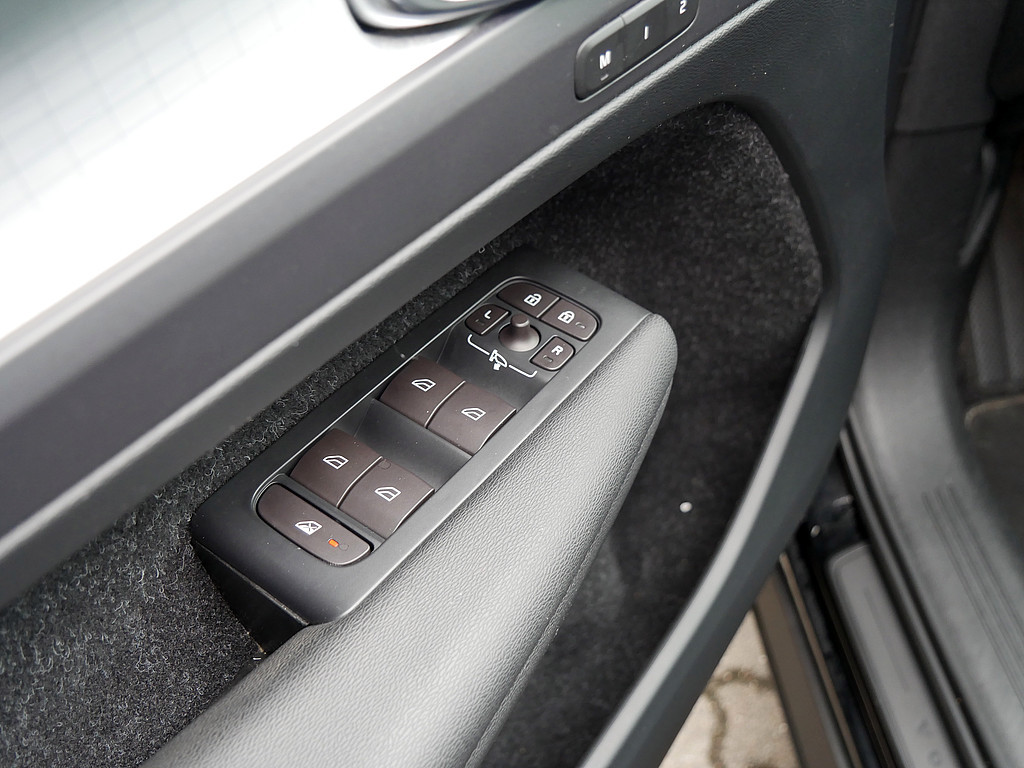 Fahrzeugansicht VOLVO XC40 T4 Momentum - Bild 7