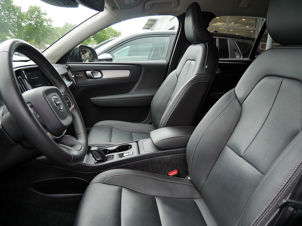 Fahrzeugansicht VOLVO XC40 T4 Momentum - Bild 9