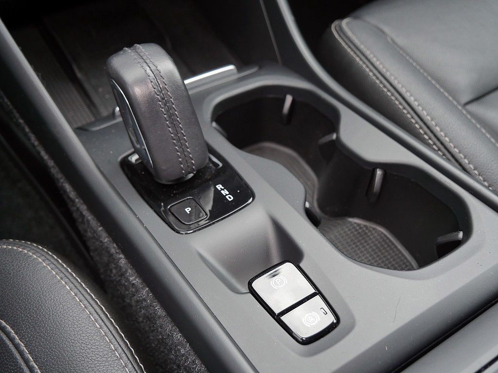 Fahrzeugansicht VOLVO XC40 T4 Momentum - Bild 18