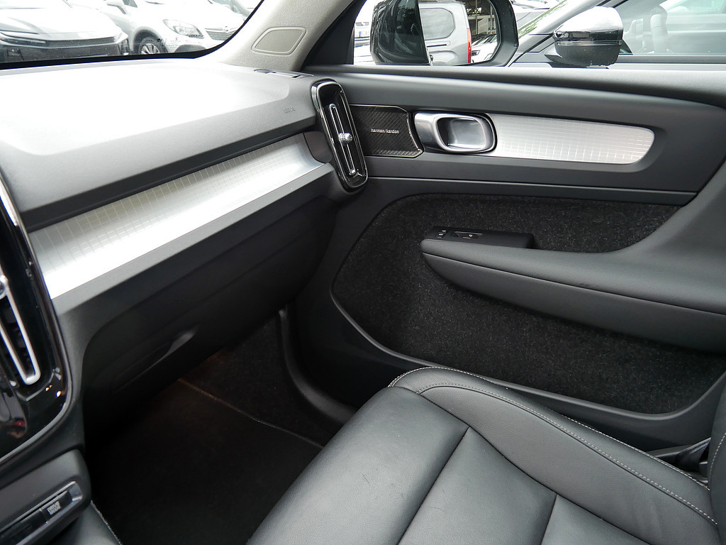 Fahrzeugansicht VOLVO XC40 T4 Momentum - Bild 19