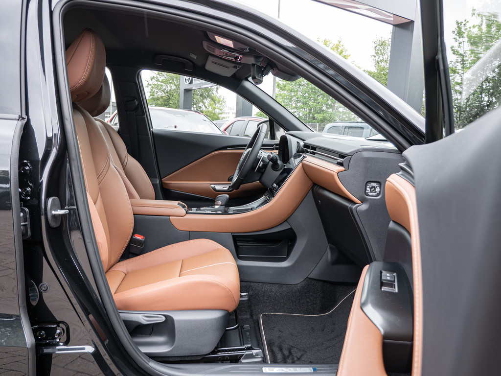 Fahrzeugansicht LEXUS LBX Relax - Bild 3