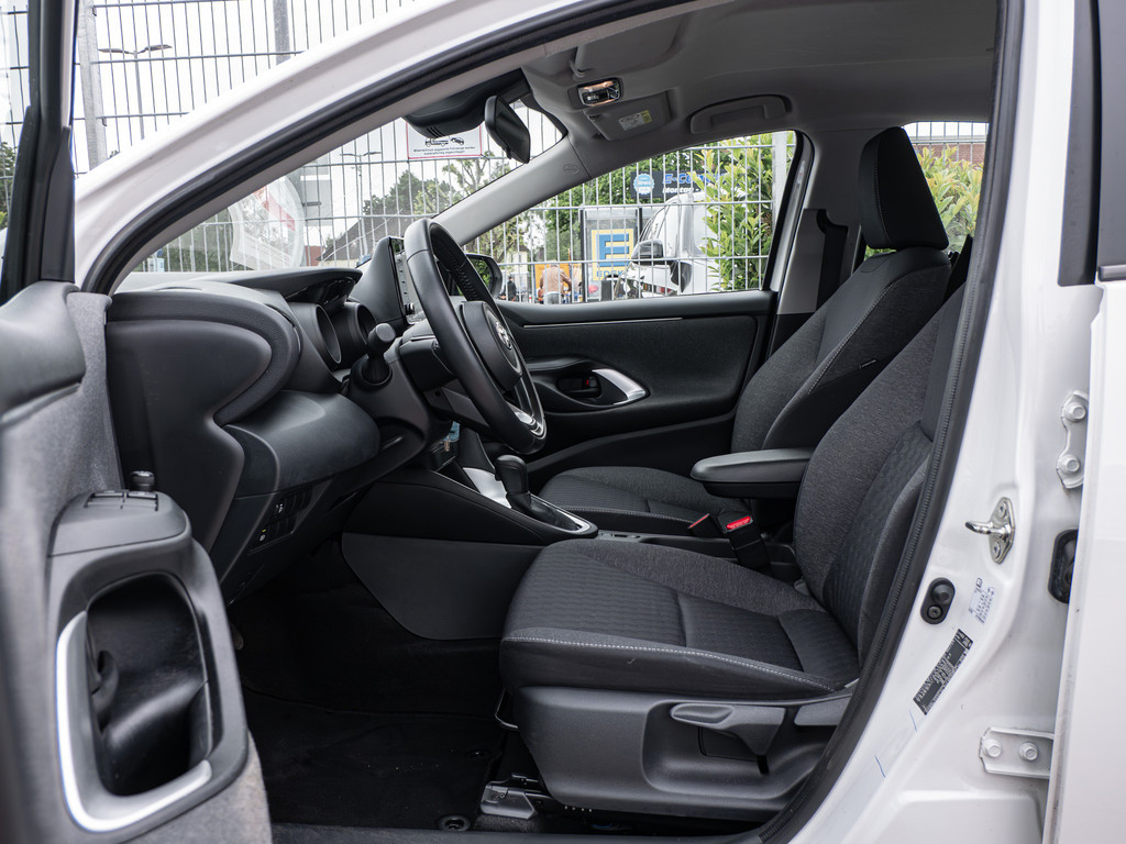 Fahrzeugansicht TOYOTA Yaris Hybrid 1.5 VVT-i Team D - Bild 4