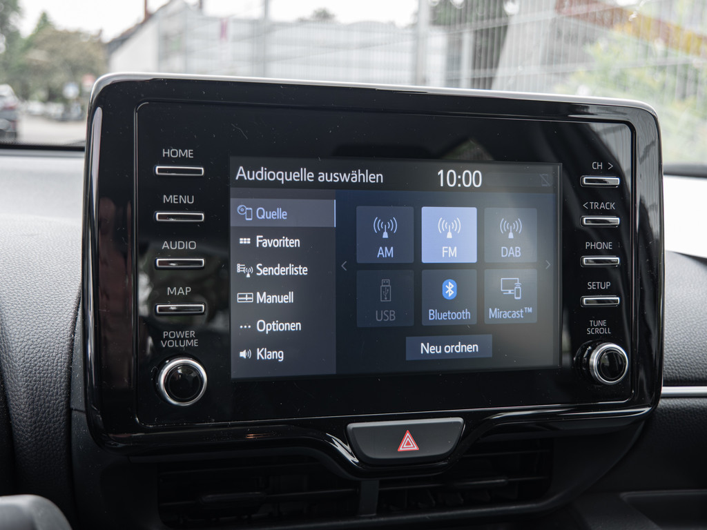 Fahrzeugansicht TOYOTA Yaris Hybrid 1.5 VVT-i Team D - Bild 11