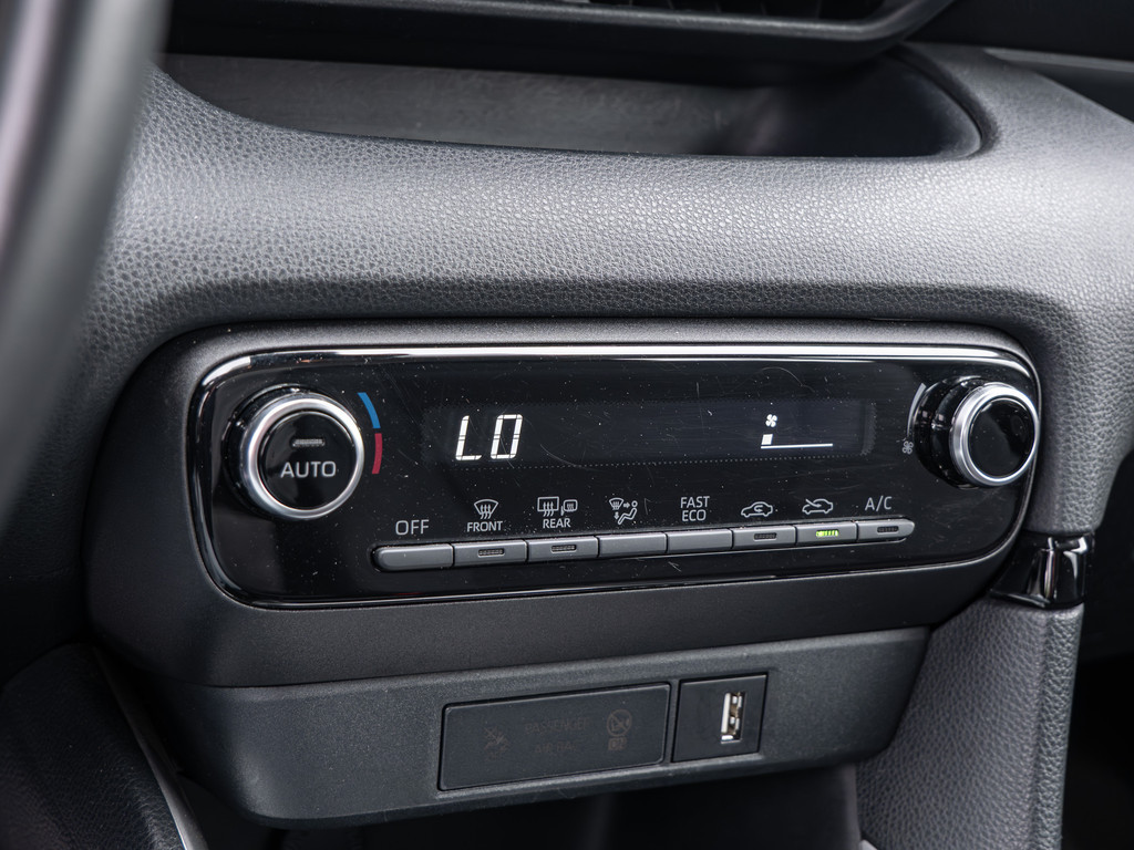 Fahrzeugansicht TOYOTA Yaris Hybrid 1.5 VVT-i Team D - Bild 14