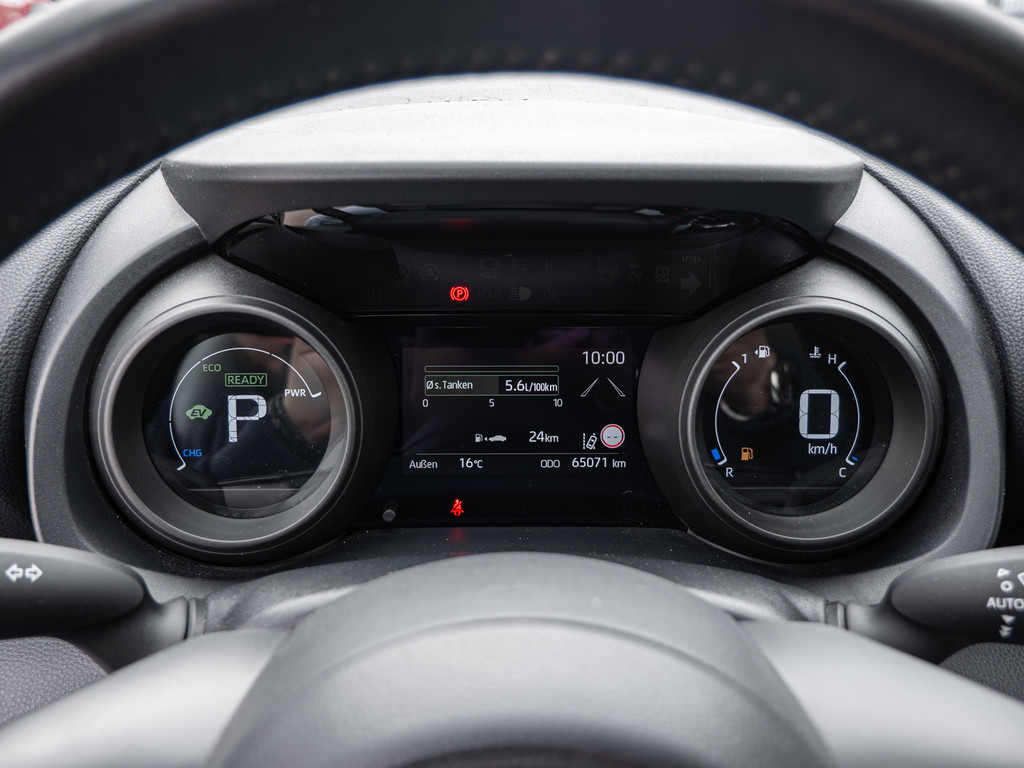 Fahrzeugansicht TOYOTA Yaris Hybrid 1.5 VVT-i Team D - Bild 19