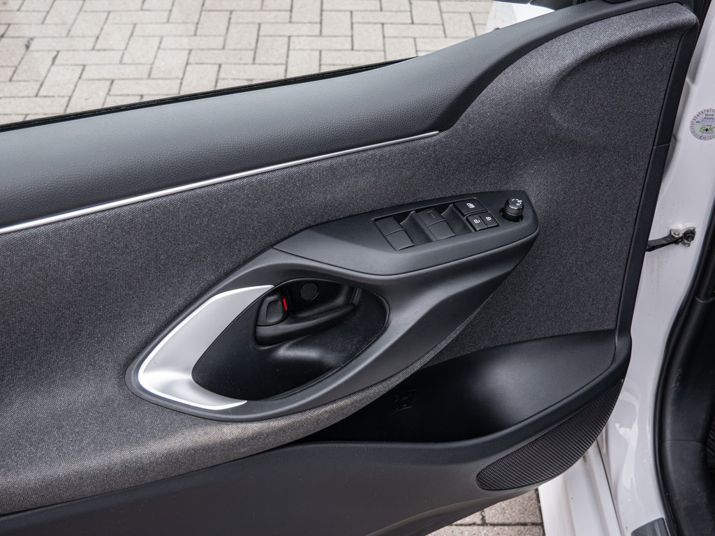 Fahrzeugansicht TOYOTA Yaris Hybrid 1.5 VVT-i Team D - Bild 29