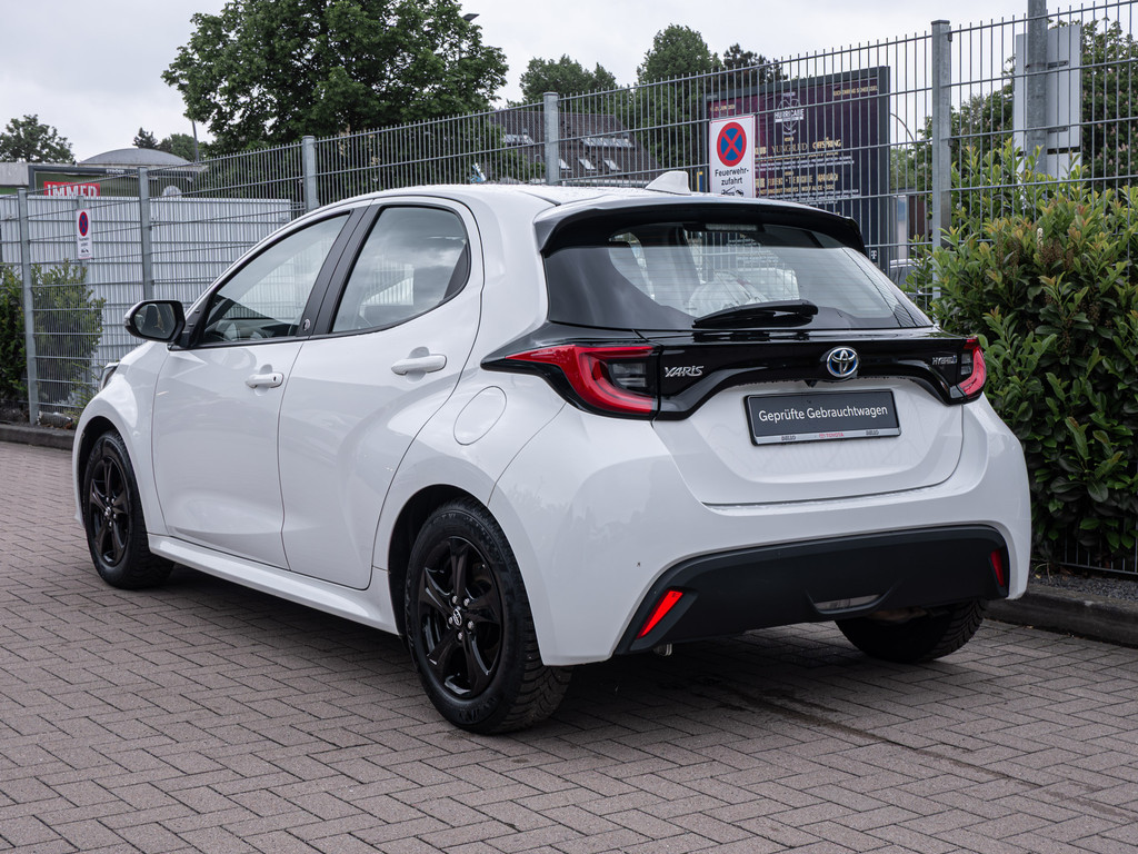 Fahrzeugansicht TOYOTA Yaris Hybrid 1.5 VVT-i Team D - Bild 35