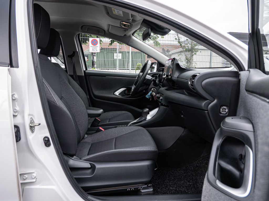 Fahrzeugansicht TOYOTA Yaris Hybrid 1.5 VVT-i Team D - Bild 3