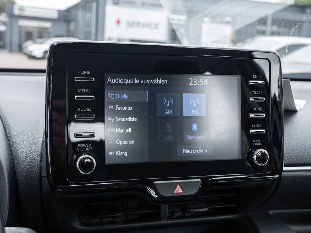 Fahrzeugansicht TOYOTA Yaris Hybrid 1.5 VVT-i Team D - Bild 8
